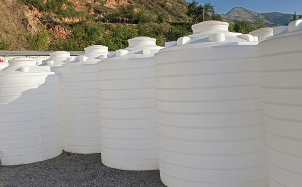 化工液体储存注意事项——选对PE崇信塑料桶避免安全隐患