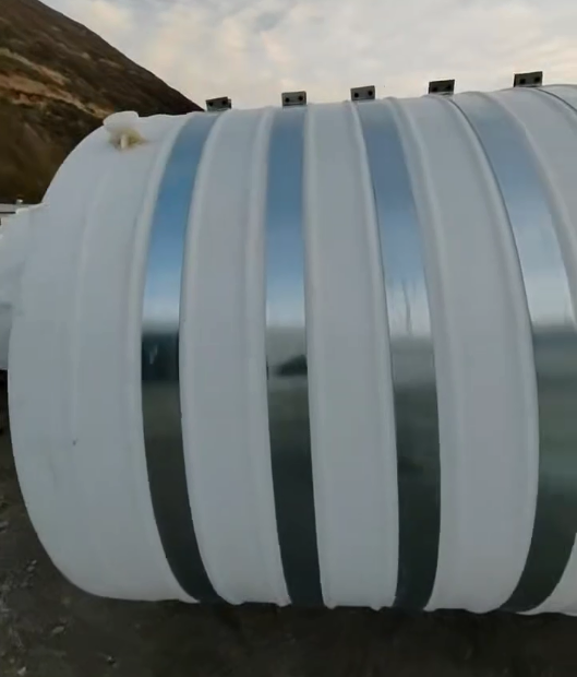 圆形崇信塑料桶批量交付案例：结构稳定，适配多行业液体储运需求